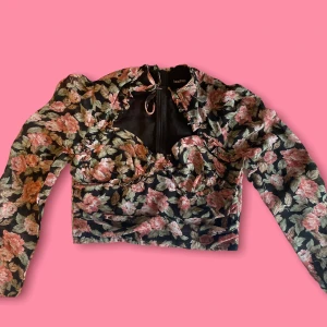 Söt top ifrån Boohoo - Söt top ifrån Boohoo. Aldrig använt pga för liten. 