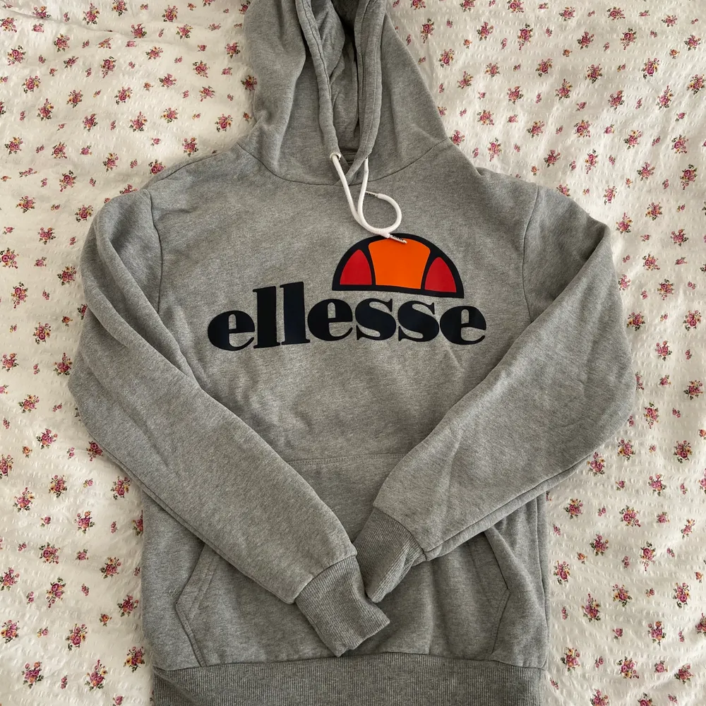 Säljer en Ellesse hoodie i storlek S. Hoodies.