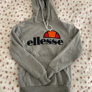 Ellesse hoodie - Säljer en Ellesse hoodie i storlek S