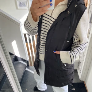 Väst - As snygg väst från zara som tyvärr intr kommer till användning då jag har flera. Endast använd ett fåtal gånget. Köpt för 600kr💕💕