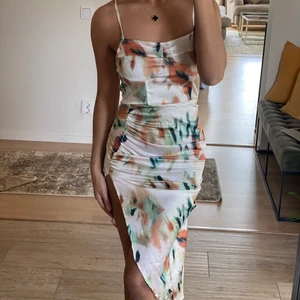 Sommarklänning  - Väldigt fin klänning från shein, perfekt för semestern/sommarn💛