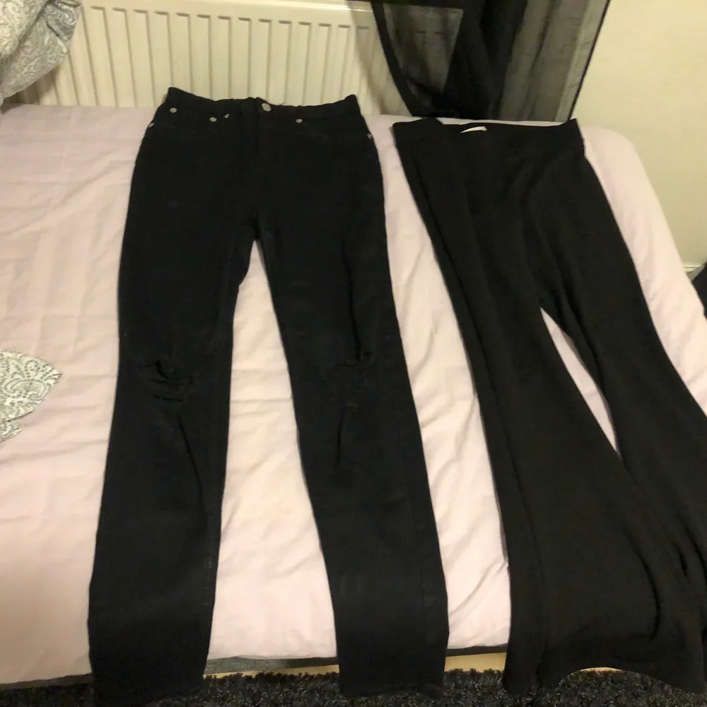 Utsvängda från Gina och jeans med hål i från lager 157. Båda för 100 . Jeans & Byxor.