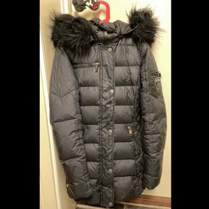 Rock and blue - Rock and blue jacka i storlek 34. Fint skick och inga slitage att påpeka, inte mycket använt! Vid frågor eller fler bilder, hör av er!💕 köparen står för frakt om den inte kan hämtas i Karlstad! 