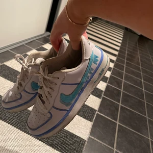 Skor - Ascoola nikeskor som jag målat själv på och är därmed väldigt unika! 