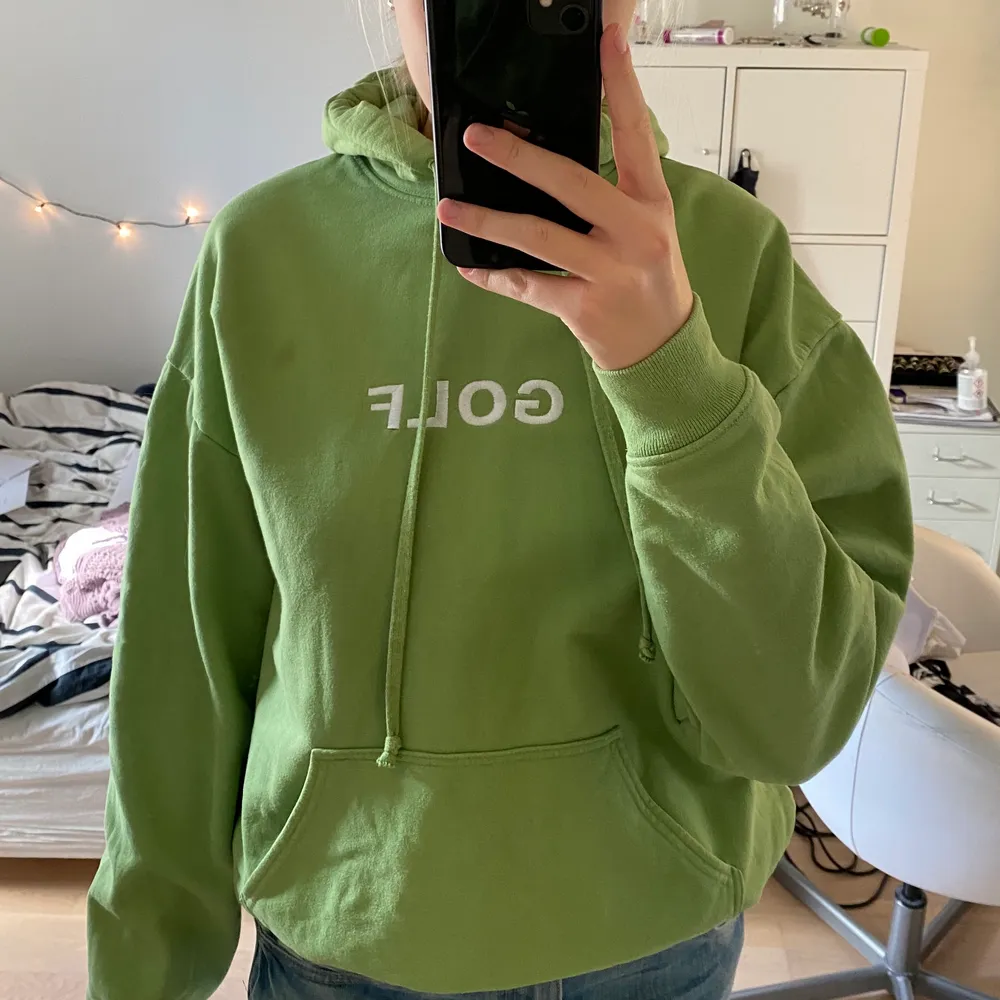 Grön golf hoodie, knappt använd!. Hoodies.