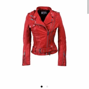 Jofama skinnjacka  - Nypris 3995kr mitt pris 500kr säljes i fint skick , använd fåtal gånger 😀