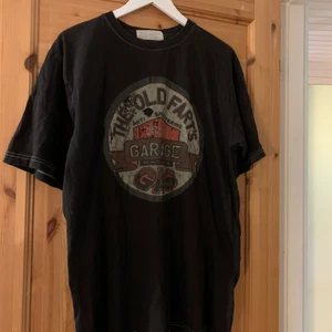 Oversized t-shirt  - Sitter oversized på S. Inga tydliga tecken på användning. Hör gärna av dig vid frågor eller mer bilder ✨