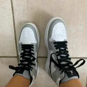 Nike air jordens  - Även dessa köpta för att börja samla men säljer ändå nu.