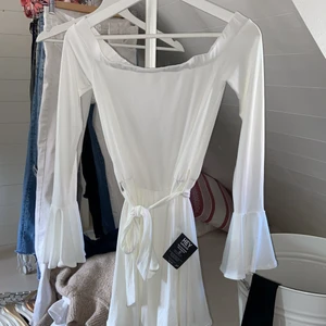 Vit klänning strl XS - Bra skick, ej använd. 