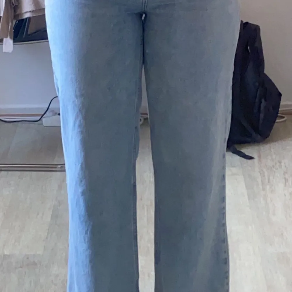 Har använt dom Max 7 gånger, dom är ganska bekväma att ha på men har inte använt dom på ett bra tag därför väljer jag att sälja dessa jeans. -betala frakt själv!. Jeans & Byxor.