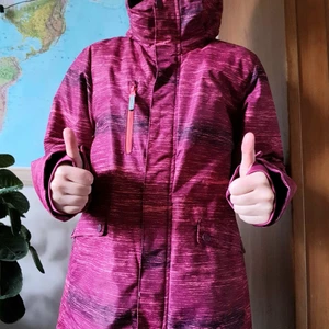 Rosa skidjacka - Rosa skidjacka i bra skick! Funkar både för barn och för vuxna. Storleken är 164 barnstorlek.
