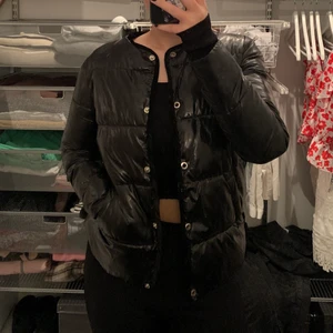 Blank jacka - En superfin blank vadderad jacka från Mango som inte finns kvar, i väldigt bra skick!