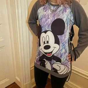 Musse pigg sweatshirt🦋🦋🦋 - Nypris 300 från Spanien💟 svår o hitta så passa på💖💖💖pris e alltid diskuterbart och skriv för fler bilder eller om du undrar något💙💙💟💟