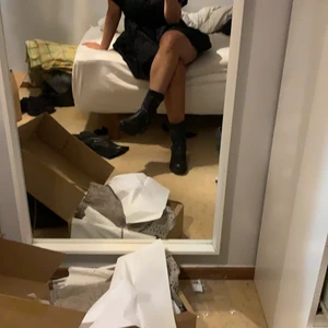 Boots med nitar - Super snygga och populära boots! Vet ej märke men fint skick. Hör av er vid frågor 