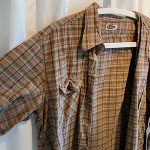 Travis vibes - Travis vibes skjorta🍾 (Najs oversized för mig som är S) Köpt secondhand.