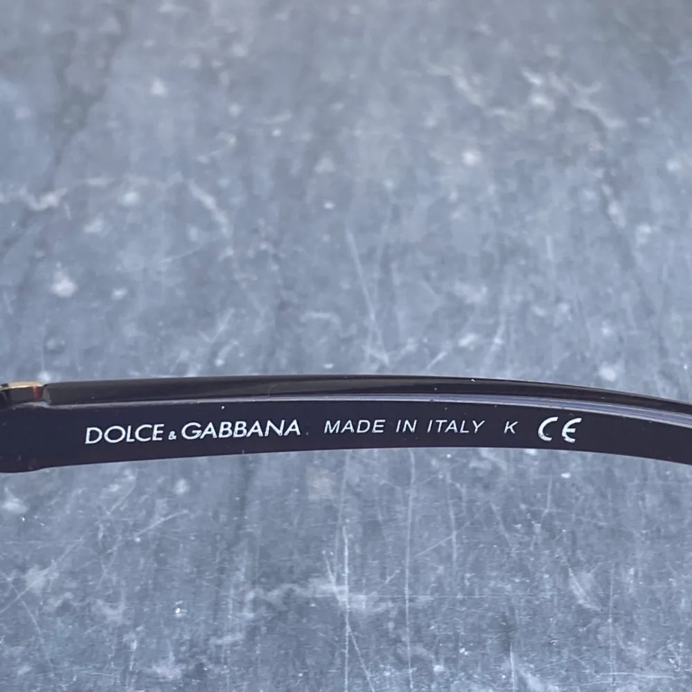  Äkta DOLCE & GABBANA solglasögon. Väldigt bra skick. . Accessoarer.