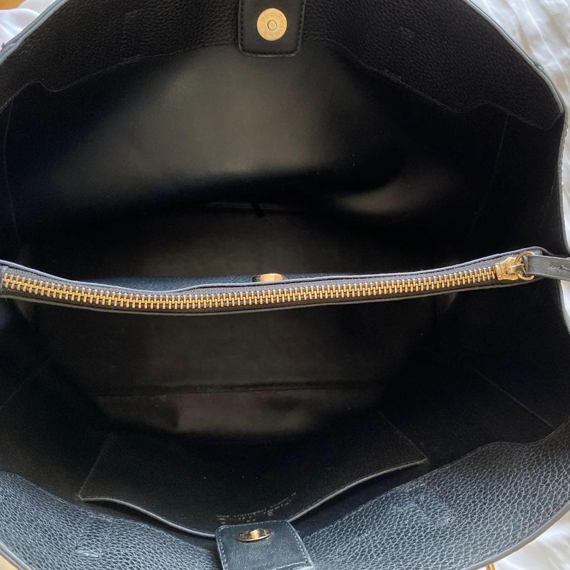 Väska från Valentino (släktingmärket till riktiga Valentino) - 90