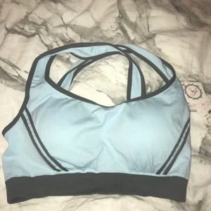 Märkes sport bh - Helt ny med prislapp! Storlek: M, passar S. Märke: Mile går även att använda som en vanlig topp💖