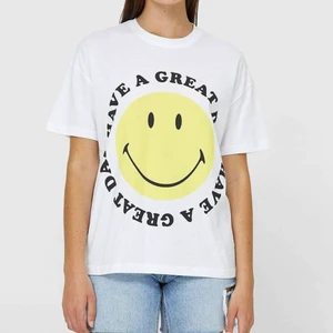 Stradivarius t-shirt - Snygg t-shorts från stradiavrius, slutsåld. 100+ frakt💕