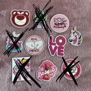 Klistermärken  - Coola klistermärken jag köpt i USA 💕 2kr styck eller 10kr för alla ✨ Helt nya såklart, i perfekt skick! Söta att sätta på notebook eller datorn eller wherever 🌸