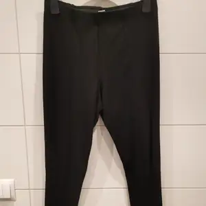 Svarta byxor/tights från H&M i storlek M. Fint skick 🖤 Frakt tillkommer💕 