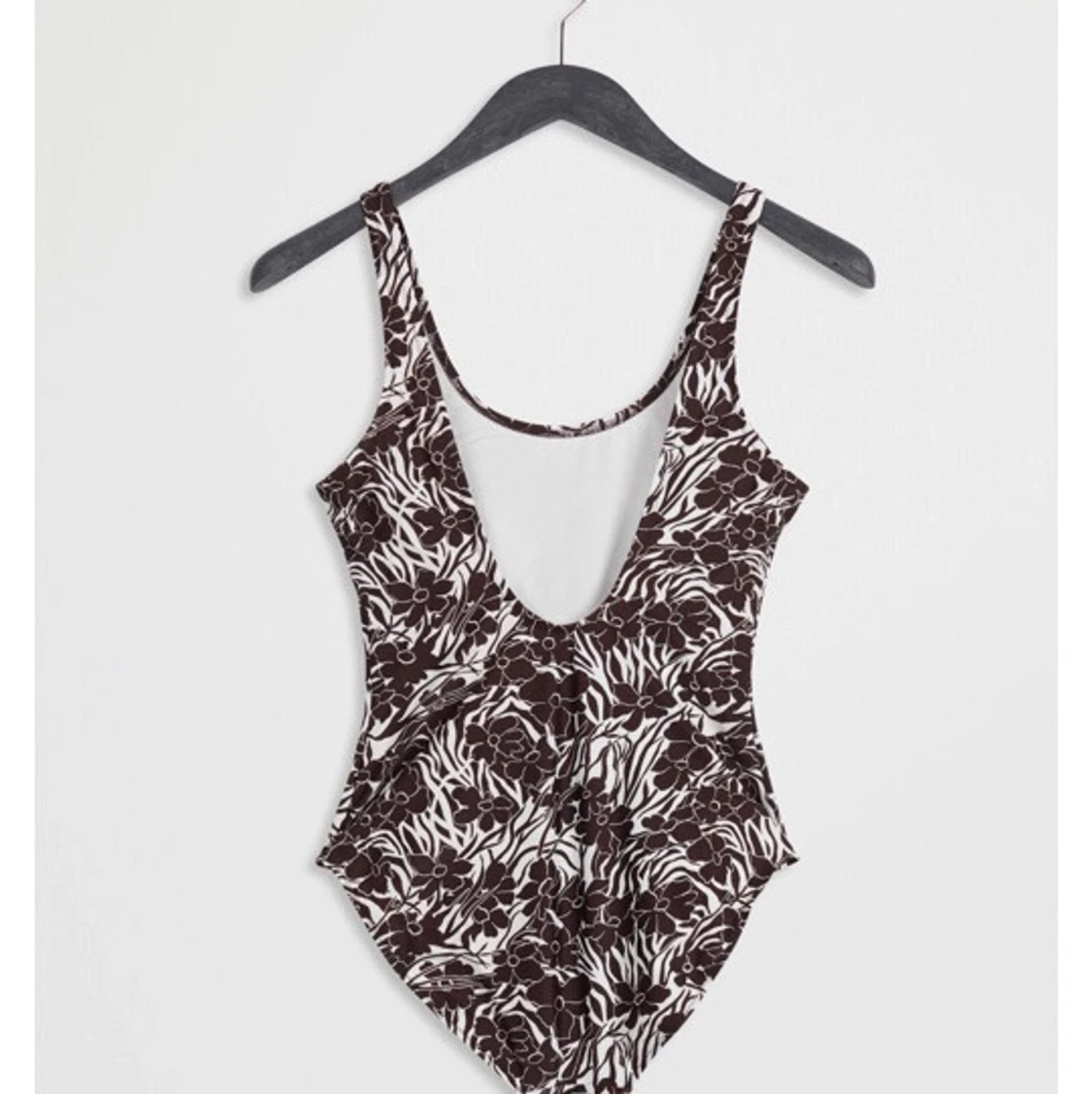 Oanvänd baddräkt  - 90