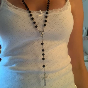 Svart rosary - Svart rosary halsband med svarta pärlor