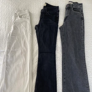 Jeans - Säker 3 par jeans för 150kr eller ett par för 50kr🤎kan skicka fler bilder om så önskas💫