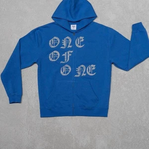 One of one hoodie  - Säljer min one of one tröja i size m som är använd fåtal gånger utan flaws och fläckar, inte tvättad. Kom med bud eller trades!