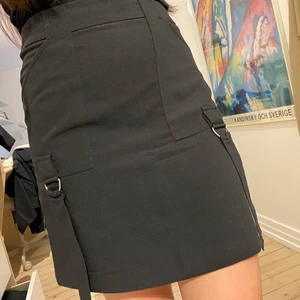 Svart kjol  - Svart kjol från Missguided, superfet men har aldrig använt den tyvärr 🖤 Frakt tillkommer 🖤