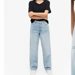 Ljusblå mobil jeans säljes, storlek 24, aldrig använda. Nypris:400, mitt pris 300 inkl frakt. 
