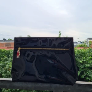 Helt ny YSL nessesär  - Helt ny YSL nessesär                                                        köparen står för frakt!