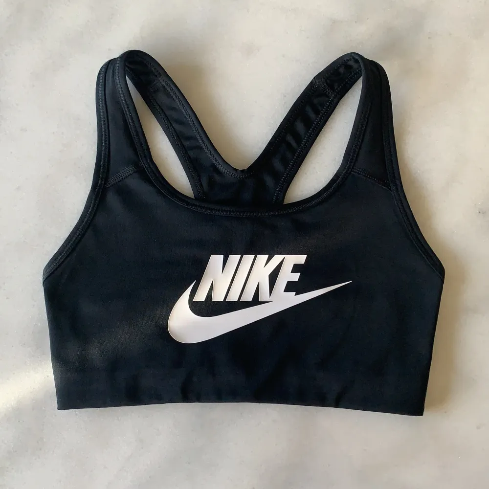 Sportbh från Nike | Medium support | Sparsamt använd, i fint skick. Övrigt.
