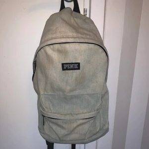 Victoria’s secret väska - Jeansväska från Victoria’s secret, köpt i london för ca 450kr. Frakt är inräknat i priset <3