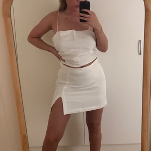 Tvådelat set  - Topp och kjol i linne från Hm supersnyggt men bara kommit till användning 1 gång tyvärr. 