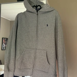 Ralph luren hoodie - Hoodie med dragkedja st:S/M  så skönt mjuktmatrial använd 1-2 gånger ny pris:900kr