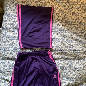 Adidas set - Jättefint det från adidas tröja+ kjol!! Lite nopprigt material med det syns bara väldigt nära