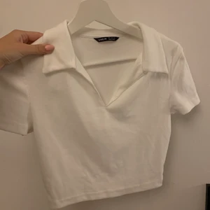 Topp - Vit topp med krage