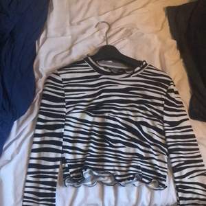 Skit snygg kortare tröja med zebramönster 💓 super bekväm och stretchig. 