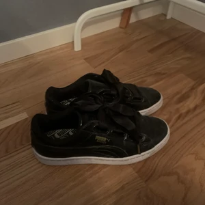 Puma skor - Använd Max 2 gånger. Strl 38. Säljes för 150+frakt. 