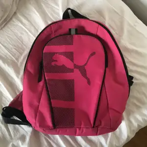 a cute and handy puma backpack with lots of space. it is in fine condition with some dirt and scratches.