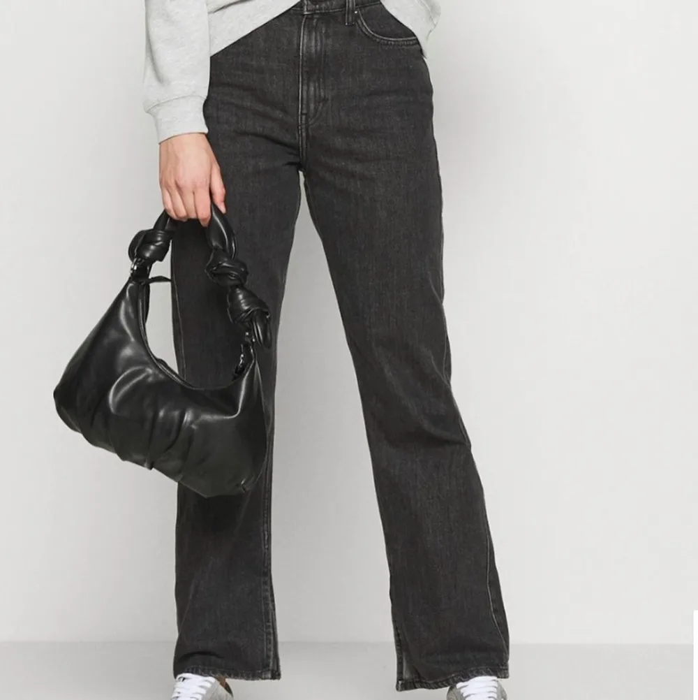 Weekday jeans i storlek 25❤️ 100kr + frakt. Jeans & Byxor.