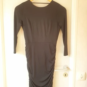 Svart klänning - Svart klänning. Oanvänd