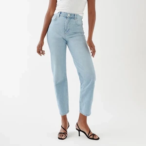 Jeans  - Super fina jeans från Ginatricot som var mina favoriter innan men som tyvärr blivit för små. 🤍 dom är liknande sånna som är på första bilden 🌟