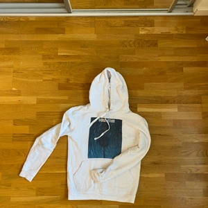 The cool elephant hoodie  - Säljer min hoodie från the cool elephant då den inte längre kommer till användning. I mycket bra skick. Storlek XS. Säljer för 200kr + frakt. 