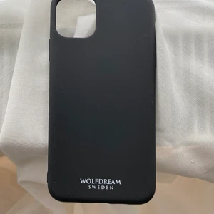Ett svart skal för iPhone 11 PRO max - Ett svart silikonskal som passar iPhone 11 pro max och är helt oanvänt! 