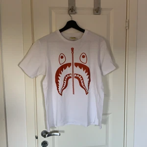 Bape glitter tee - Bape t-shirt i storlek medium men passar även s