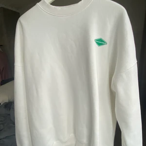 Nicki studios tröja - Nicki stidios tröja vit, storlek Xs! Tröjan är som ny. Finns att hämta upp i Jönköping eller fraktas ☺️