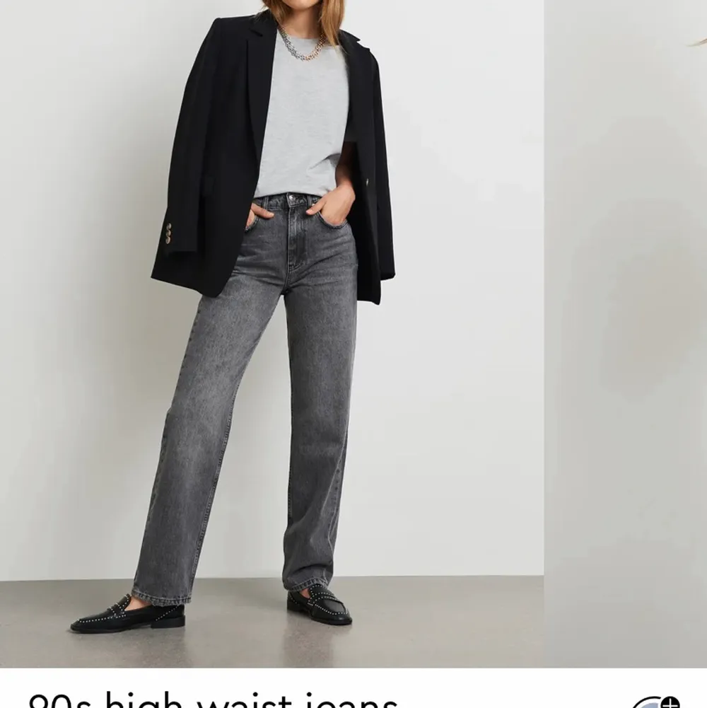 Säljer mina helt nya jeans från Gina då de töjde sig efter första dagen. Alltså bara använda 1 dag. Är vanligtvis 34 så skulle säga att dessa passar en typisk 36 nu. Så fina jeans, helt slutsålda. 🤍. Jeans & Byxor.