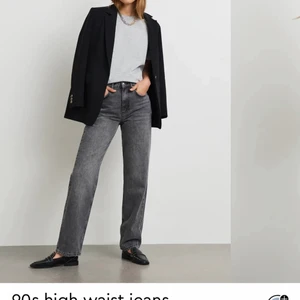 Gina 90s high waist jeans - Säljer mina helt nya jeans från Gina då de töjde sig efter första dagen. Alltså bara använda 1 dag. Är vanligtvis 34 så skulle säga att dessa passar en typisk 36 nu. Så fina jeans, helt slutsålda. 🤍